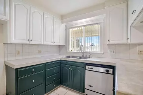 Kitchen - 401 S Johnson Rd, Turlock, CA 95380 photo 3 of 4