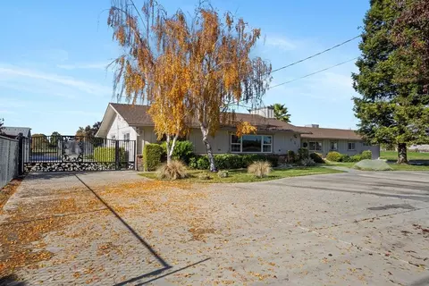 Exterior - 401 S Johnson Rd, Turlock, CA 95380 photo 3 of 11