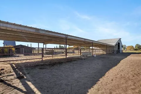 Exterior - 401 S Johnson Rd, Turlock, CA 95380 photo 8 of 11