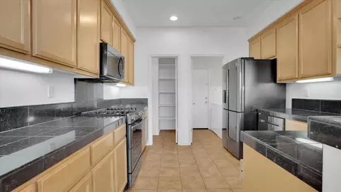 Kitchen - 7341 Longmont Loop, Castro Valley, CA 94552 photo 2 of 4