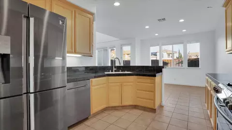 Kitchen - 7341 Longmont Loop, Castro Valley, CA 94552 photo 3 of 4