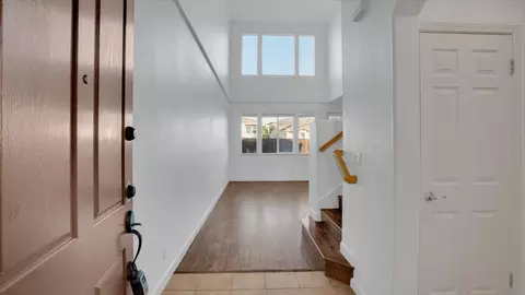 Entry Way - 7341 Longmont Loop, Castro Valley, CA 94552 photo 2 of 4