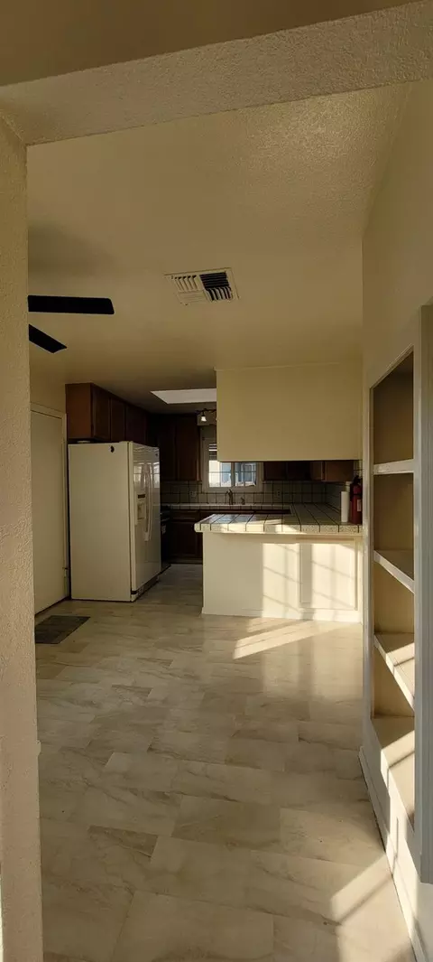 2121 Cornwell Ave, Modesto, CA 95350 photo 4