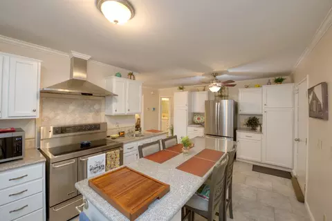 Kitchen - 2665 E Canal Dr, Turlock, CA 95380 photo 3 of 4