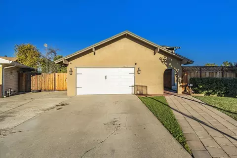 1411 Maple Ct, Tracy, CA 95376 photo 2