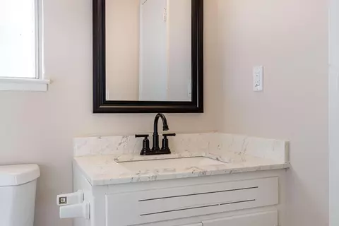 Bath - 2821 Monrovia Ct, Modesto, CA 95350 photo 2 of 3