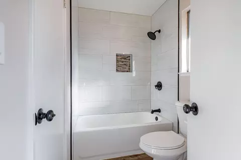 Bath - 2821 Monrovia Ct, Modesto, CA 95350 photo 3 of 3