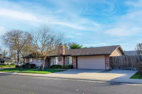 2450 Molino Dr, Modesto, CA 95355 photo 2