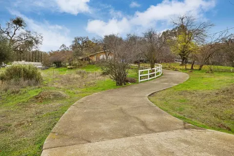 7573 Baldwin St, Valley Springs, CA 95252