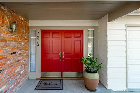 1912 Lakeshore Dr, Modesto, CA 95355 photo 5