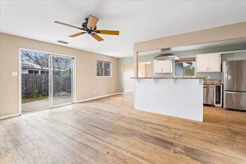 Living - 9521 Pershing Ave, Orangevale, CA 95662 photo 2 of 5