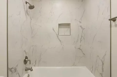 Bath - 2816 Paso Robles Dr, Modesto, CA 95350 photo 2 of 4