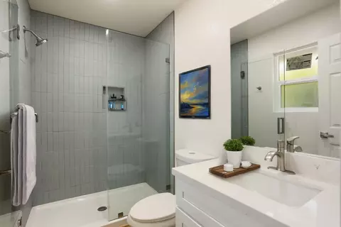 Bath - 2816 Paso Robles Dr, Modesto, CA 95350 photo 3 of 4