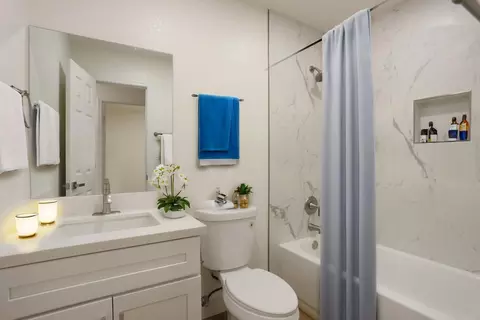 Bath - 2816 Paso Robles Dr, Modesto, CA 95350 photo 1 of 4