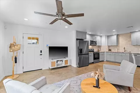 3017 E Orangeburg Ave, Modesto, CA 95355 photo 13