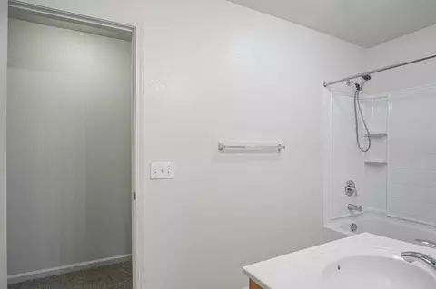 Bath - 4190 N Berkeley Ave, Turlock, CA 95382 photo 2 of 2