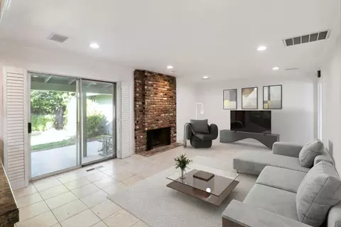 Living - 1835 Jay Ct, Carmichael, CA 95608 photo 2 of 6