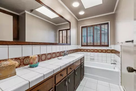 Bath - 409 Coldwell Ave, Modesto, CA 95354 photo 1 of 3