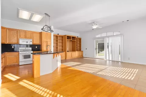 Living - 4206 Merchant Ln, Turlock, CA 95382 photo 4 of 7