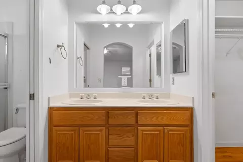 Bath - 4206 Merchant Ln, Turlock, CA 95382 photo 2 of 3