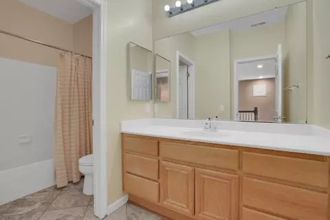 Bath - 503 Quail Run Cir, Tracy, CA 95377 photo 2 of 5