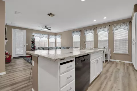 Kitchen - 503 Quail Run Cir, Tracy, CA 95377 photo 5 of 6