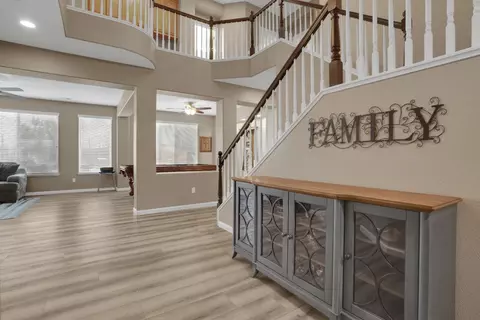 Entry Way - 503 Quail Run Cir, Tracy, CA 95377 photo 2 of 8