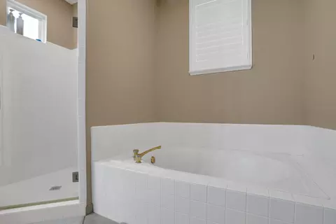 Bath - 503 Quail Run Cir, Tracy, CA 95377 photo 4 of 5