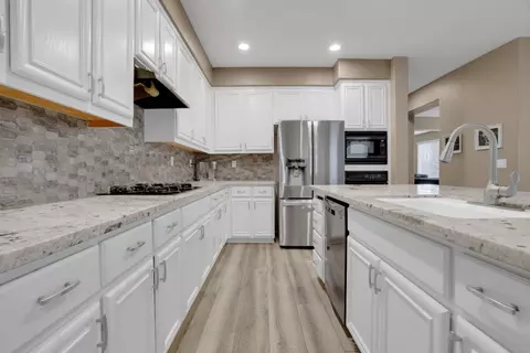 Kitchen - 503 Quail Run Cir, Tracy, CA 95377 photo 3 of 6