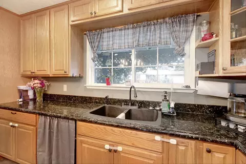 Kitchen - 3540 Lani Ln, Carmichael, CA 95608 photo 4 of 6