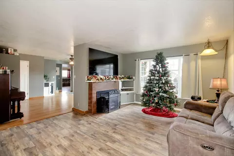 Living - 3540 Lani Ln, Carmichael, CA 95608 photo 4 of 8