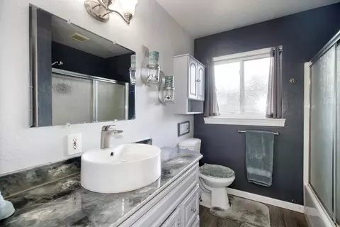 Bath - 3540 Lani Ln, Carmichael, CA 95608 photo 6 of 7