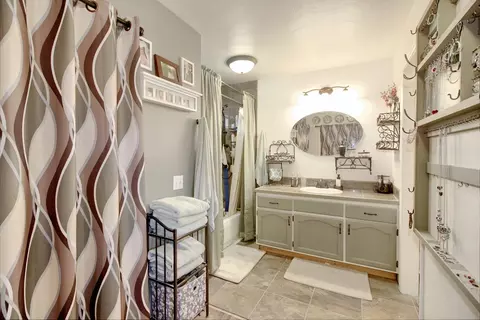 Bath - 3540 Lani Ln, Carmichael, CA 95608 photo 1 of 7