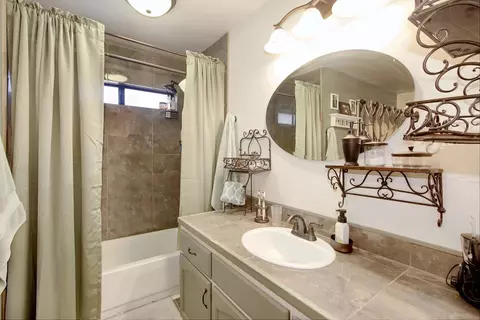 Bath - 3540 Lani Ln, Carmichael, CA 95608 photo 3 of 7