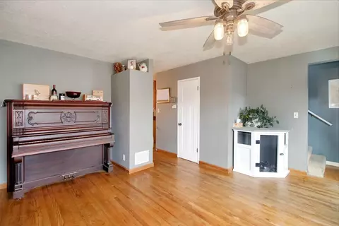 Living - 3540 Lani Ln, Carmichael, CA 95608 photo 2 of 8