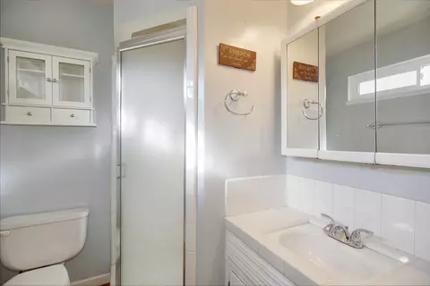 Bath - 3540 Lani Ln, Carmichael, CA 95608 photo 5 of 7