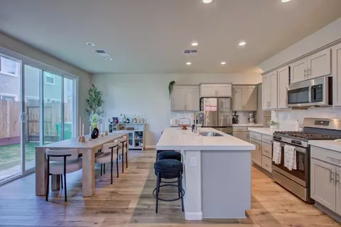 3930 Dedication Dr, Turlock, CA 95382 photo 1