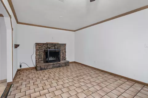 Living - 804 Orbit Ln, Modesto, CA 95351 photo 2 of 9