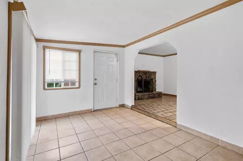 Living - 804 Orbit Ln, Modesto, CA 95351 photo 4 of 9
