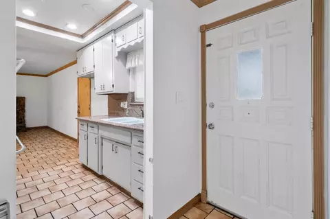 Entry Way - 804 Orbit Ln, Modesto, CA 95351 photo 2 of 4