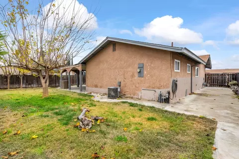 Exterior - 804 Orbit Ln, Modesto, CA 95351 photo 8 of 8