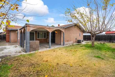 Exterior - 804 Orbit Ln, Modesto, CA 95351 photo 6 of 8