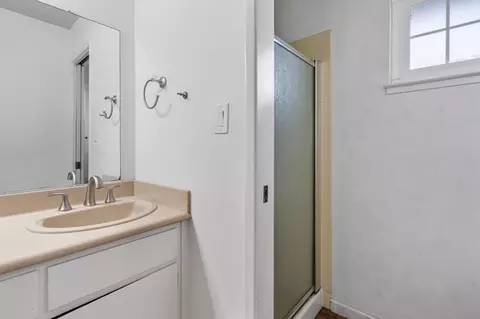 Bath - 804 Orbit Ln, Modesto, CA 95351 photo 3 of 3