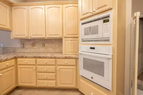 Kitchen - 1143 Azalea St, Ripon, CA 95366 photo 3 of 7