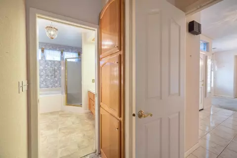Entry Way - 1143 Azalea St, Ripon, CA 95366 photo 4 of 4