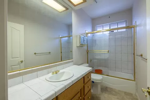 Bath - 1143 Azalea St, Ripon, CA 95366 photo 2 of 6