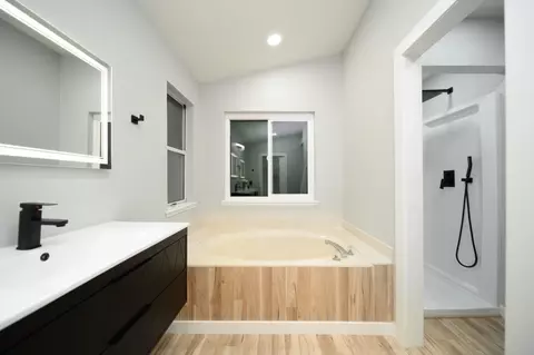 Bath - 1859 Rogina Ct, Merced, CA 95341 photo 3 of 5