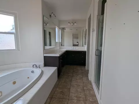 Bath - 1742 Schantz Way, Tracy, CA 95376 photo 1 of 3