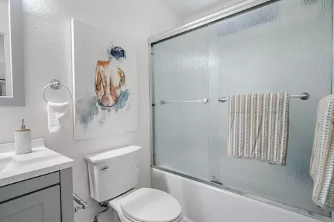 Bath - 747 Ward Way, Manteca, CA 95336 photo 3 of 3