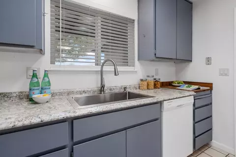 Kitchen - 747 Ward Way, Manteca, CA 95336 photo 5 of 5